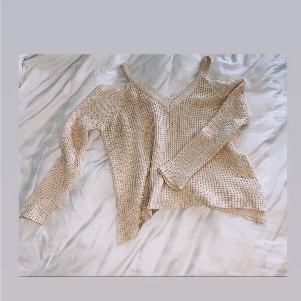 Cut-Out shoulder sweater